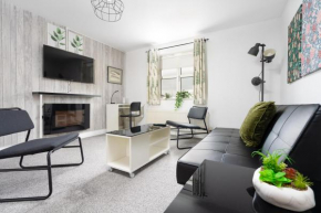 Pass the Keys Tranquil Haven Stylish 2BR Flat with Parking